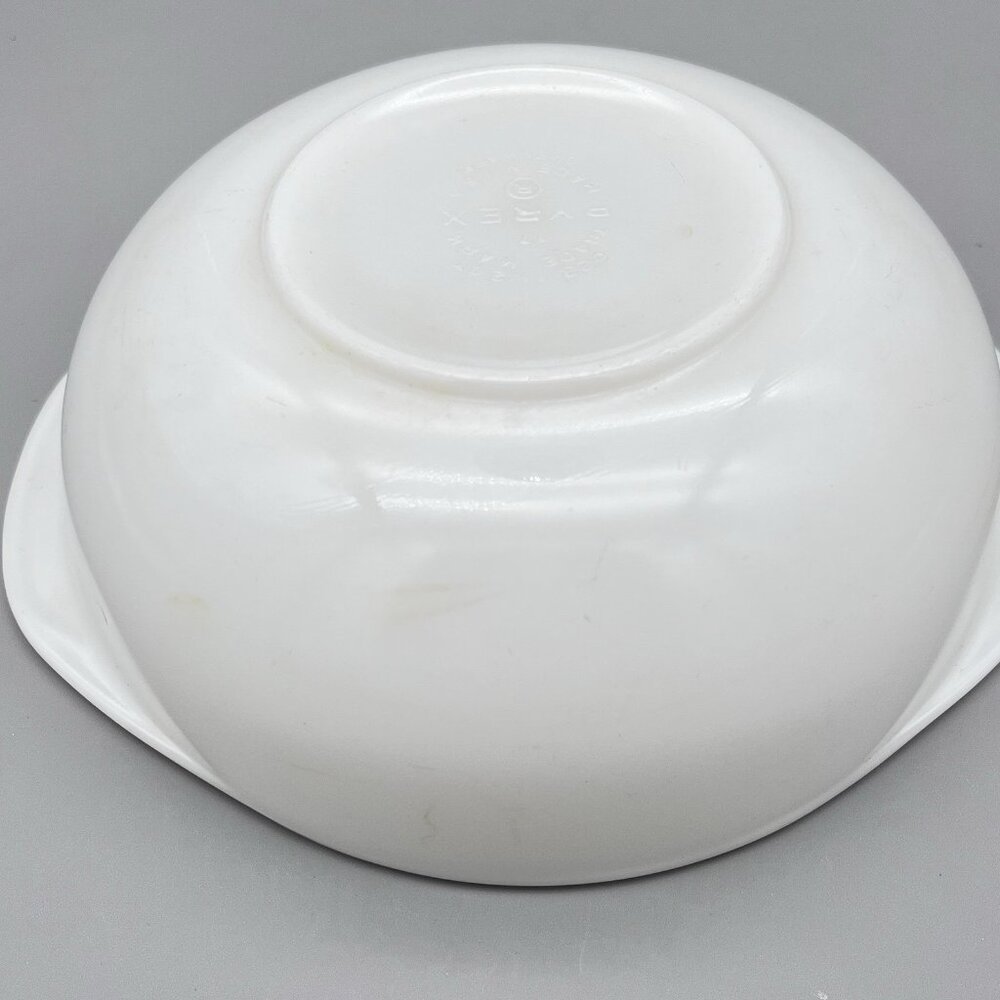 Vintage Pyrex #023 1 1/2Qt Handled White Round Casserole Dish USA *No Lid* - Picture 10 of 10